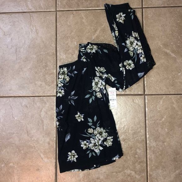 ARDENE FLORAL TOP off shoulder top - Picture 2 of 4